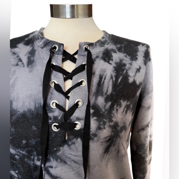 Mudd Tie-dye Lace up top black grey sweatshirt women’s size Small light & soft - Picture 3 of 5